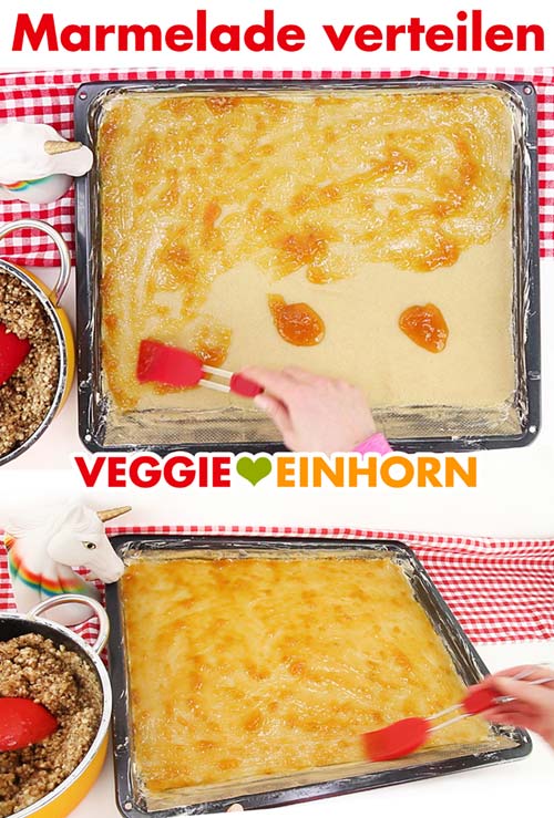 Verteilen der Aprikosenkonfitüre Aprikosenmarmelade auf dem Teig verteilen
