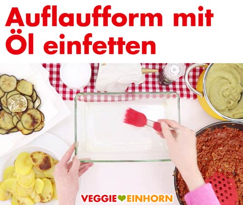 Auflaufform mit Olivenöl einpinseln Auflaufform mit Olivenöl einpinseln