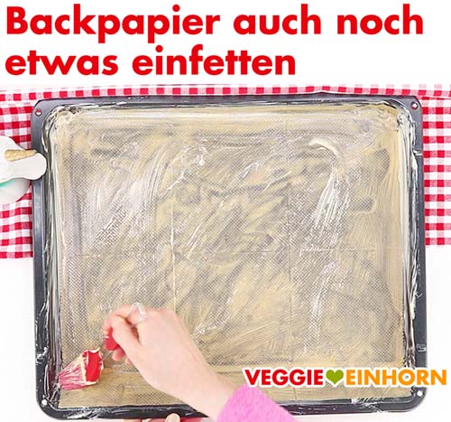 Einfetten des Backpapiers Backpapier einfetten