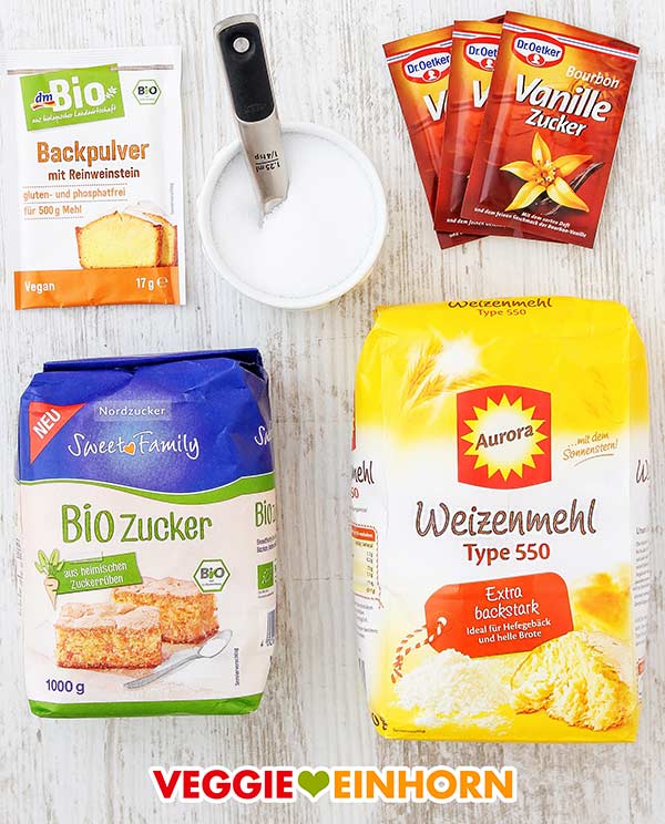 Backpulver, Salz, Vanillezucker, Zucker, Mehl