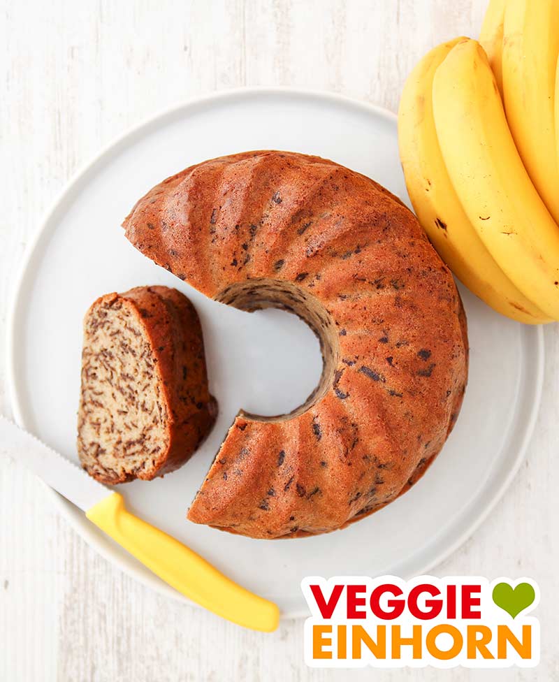 Veganer Bananen Kuchen Bananenkuchen ohne Ei auf einem Teller