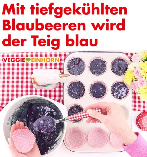 Mit tiefgekühlten Blaubeeren wird der Teig blau