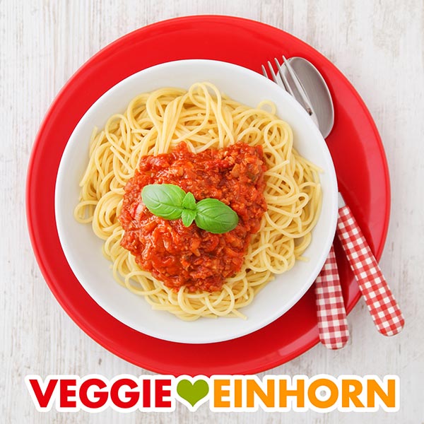 Spaghetti mit vegetarischer Bolognese auf einem Teller