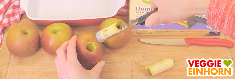 Äpfel entkernen mit Apfelausstecher