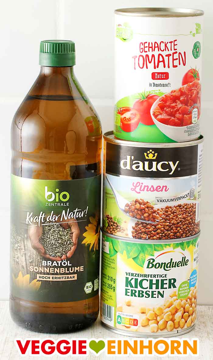 Bratöl, Pizzatomaten, Dosenlinsen, Kichererbsen aus der Dose Öl, gehackte Tomaten in der Dose, Linsen aus der Dose, eine Dose Kichererbsen