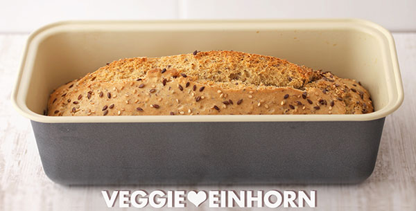 Brot ohne Hefe in einer 25 cm langen Kastenbackform