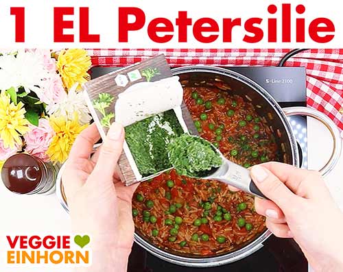 Tiefgekühlte Petersilie zufügen.