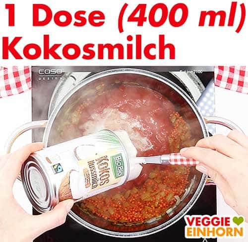 Eine Dose Kokosmilch zufügen
