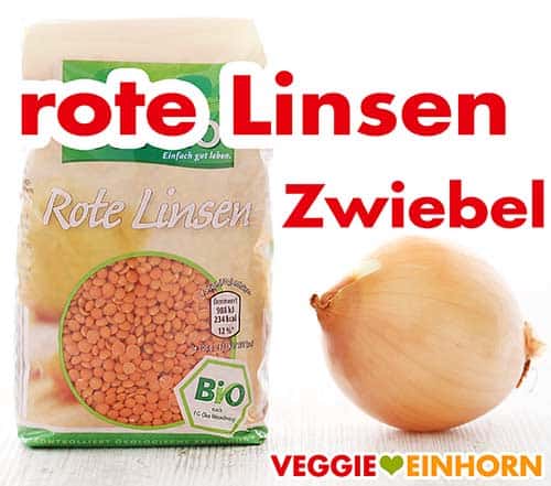 Eine Packung rote Linsen und eine Zwiebel