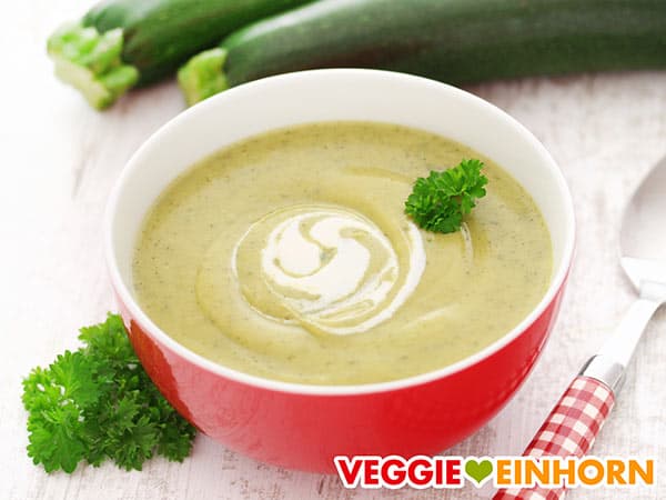 Einfache vegane Zucchinisuppe Einfache vegane Zucchinisuppe