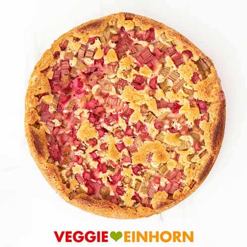 Rhabarberkuchen ohne alles Fertig gebackener veganer Rhabarberkuchen