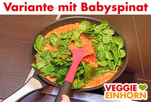 Mitkochen des Babyspinates Der Spinat wird mit dem Paprikacurry mit gekocht