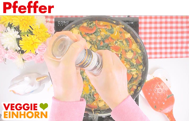 Abschmecken mit Pfeffer