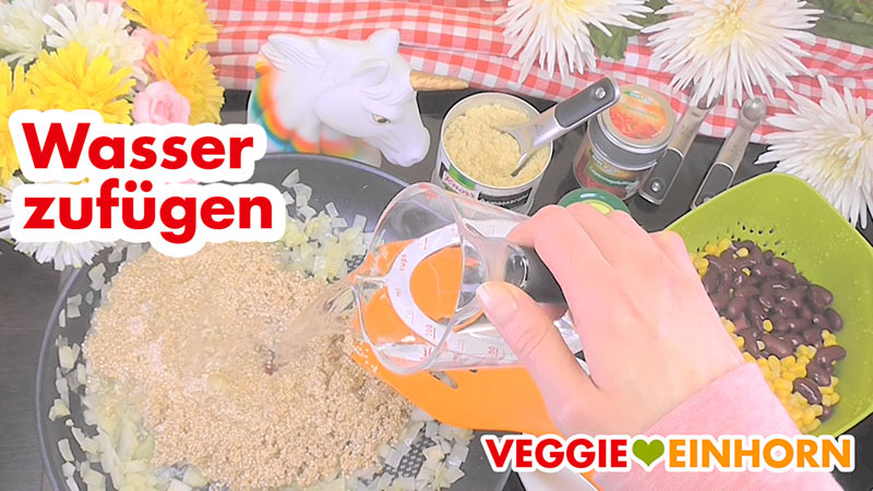 Einfache vegane QUINOA-BOHNEN-MAIS-Pfanne | Gesundes, schnelles Rezept mit Schritt-für-Schritt Foto-Anleitung und VIDEO