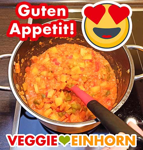 Der Rote Linsen Eintopf ist fertig. Fertig zubereiteter Rote Linsen Eintopf