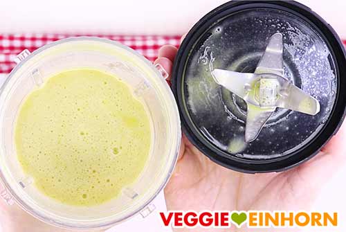 Veganer Eierlikör im Mixbecher