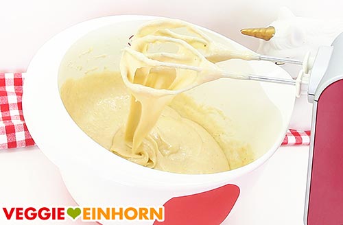 Fertig gemixter Zitronenkuchenteig Fertig gemixter Teig für Zitronenkuchen
