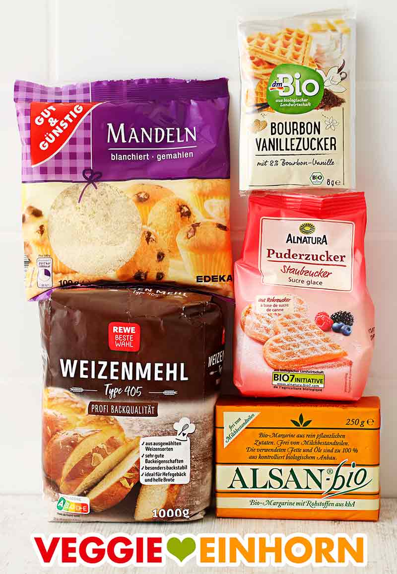 Verwendete Produkte für vegane Vanillekipferl Gemahlene Mandeln, Mehl, Vanillezucker, Puderzucker, Alsan Margarine