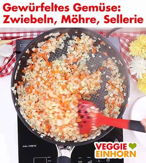 Gewürfeltes Gemüse in Pfanne anbraten