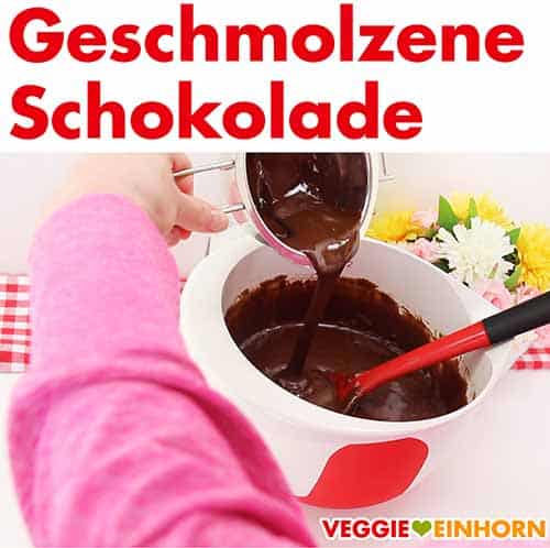 Geschmolzene vegane Schokolade zum Teig zufügen.