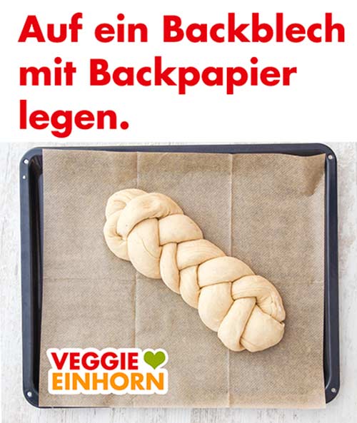 Geflochtener Hefezopf auf Backblech mit Backpapier
