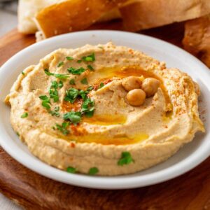 Veganer Hummus in einer Schale