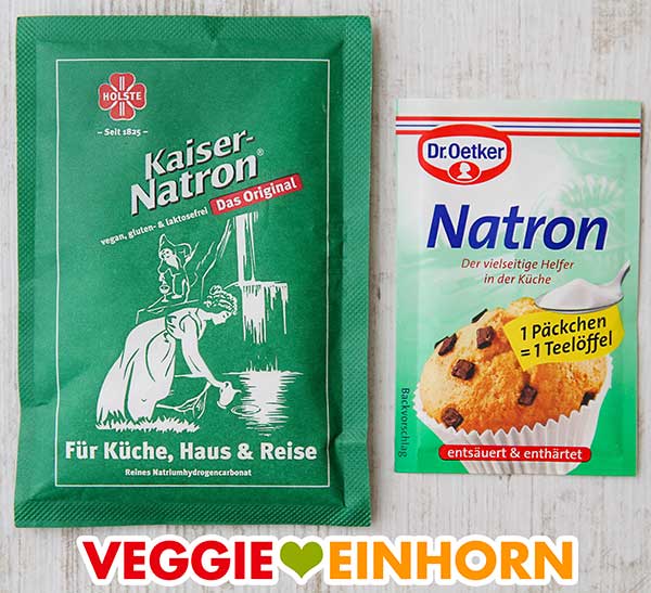 Ein Päckchen Kaiser Natron und ein Päckchen Natron von Dr. Oetker