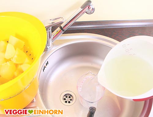 Kochwasser der Kartoffeln auffangen