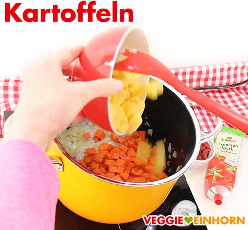 Kartoffeln für vegetarische rote Linsensuppe Kartoffeln für vegetarische rote Linsensuppe