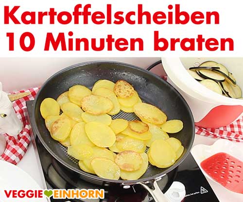 Kartoffelscheiben braten in der Pfanne Kartoffelscheiben braten in der Pfanne