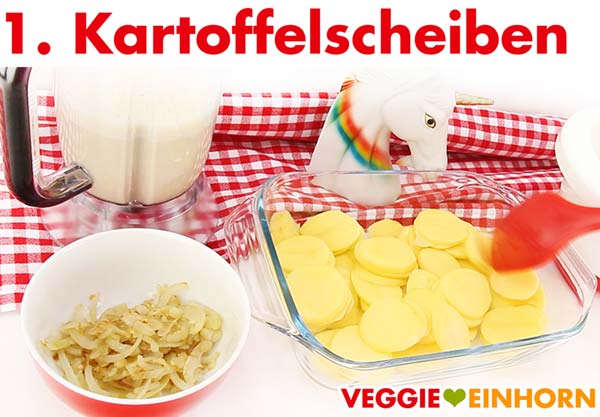 Kartoffelscheiben in Auflaufform für veganes Gratin Kartoffelscheiben in Auflaufform für veganes Gratin