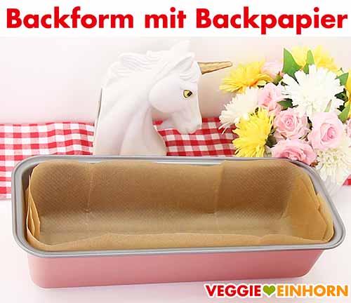 Kastenform mit Backpapier.