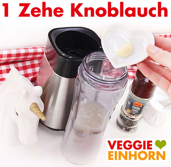 Knoblauch für veganes Tahin Joghurt Dressing Knoblauch für veganes Tahin Joghurt Dressing