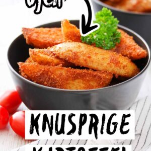 Knusprige Kartoffelspalten in einer schwarzen Schüssel