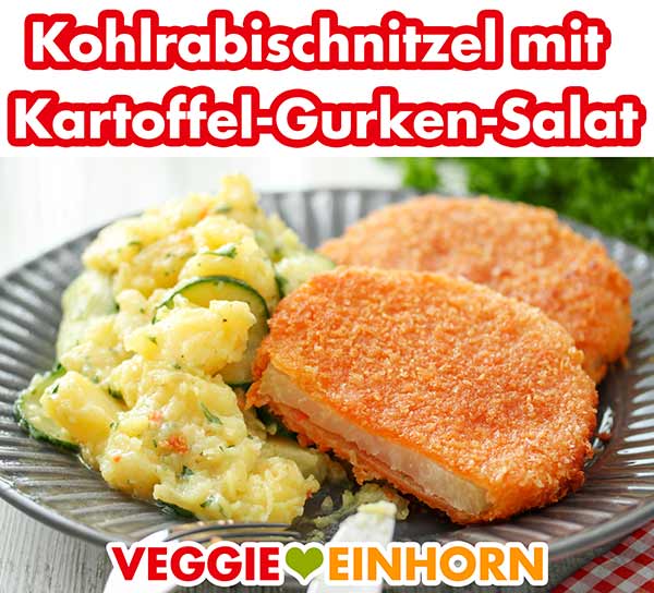 Kohlrabischnitzel mit Kartoffel-Gurken-Salat als Beilage Ein Teller mit Kartoffel-Gurken-Salat und Kohlrabischnitzeln