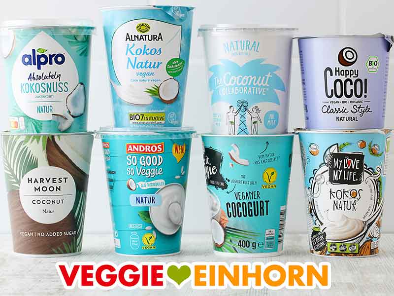 Acht Becher mit Kokosjoghurt