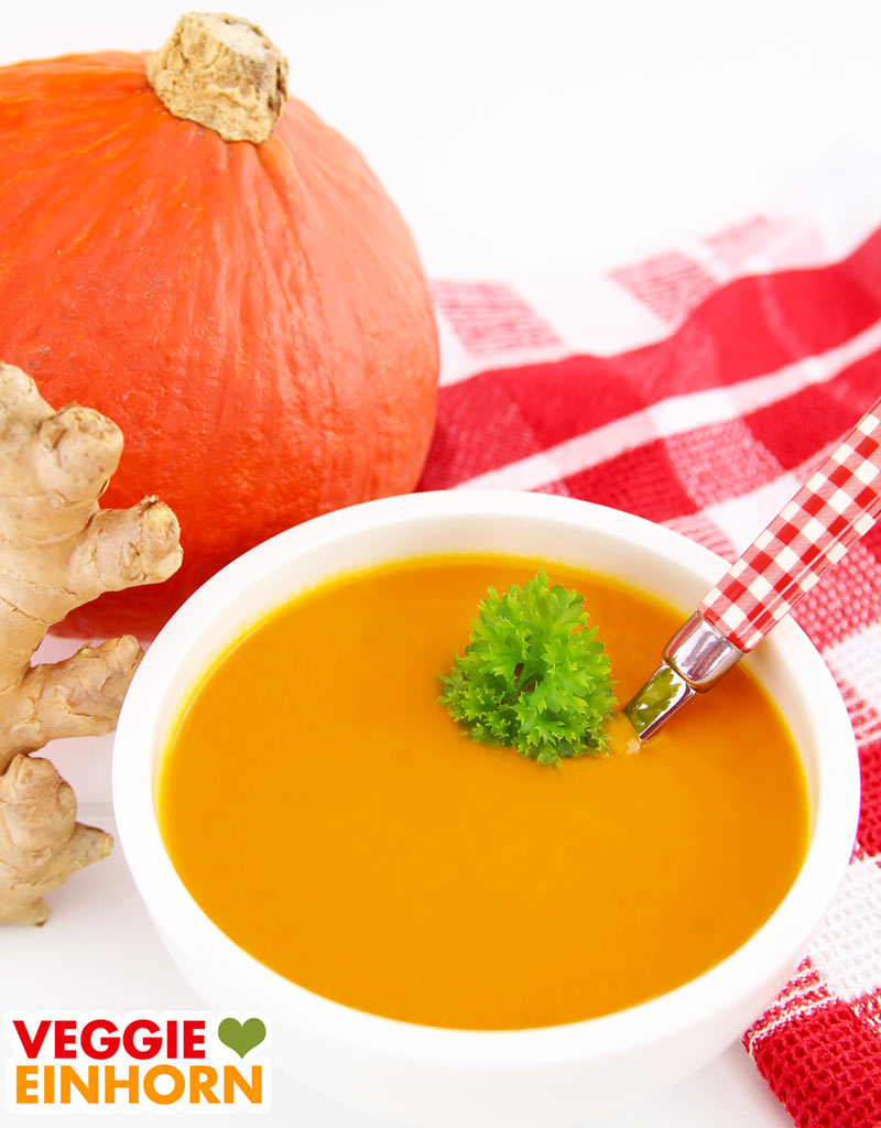 Vegane Kürbissuppe mit Kokosmilch, Ingwer und Möhren