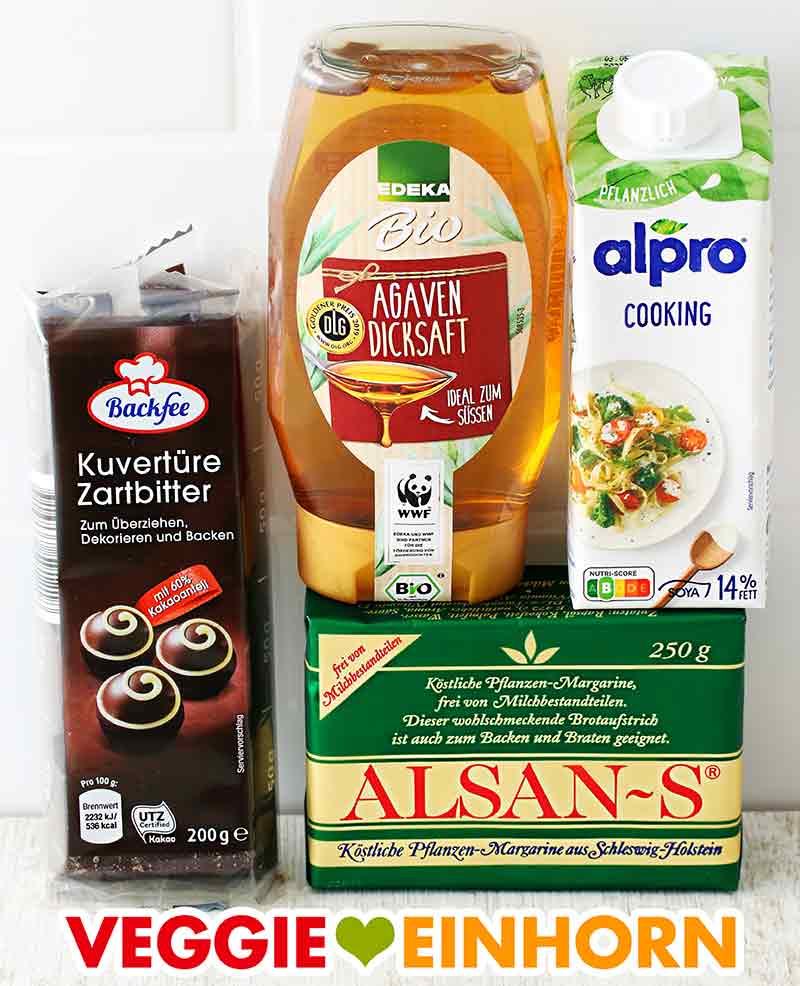 Vegane Zartbitterkuvertüre, Agavendicksaft, vegane Sahne, Alsan-S Margarine Zartbitter Kuvertüre, Agavendicksaft, Sojasahne, vegane Butter