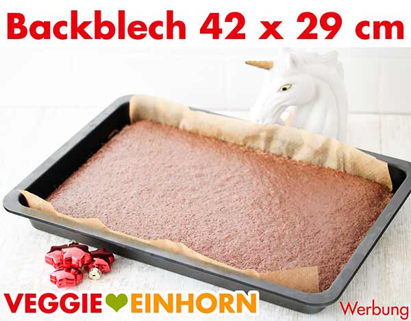Frischer Lebkuchen auf dem Blech Ein Backblech mit Lebkuchen