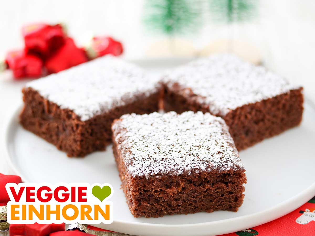 Lebkuchen vom Blech auf einem Teller