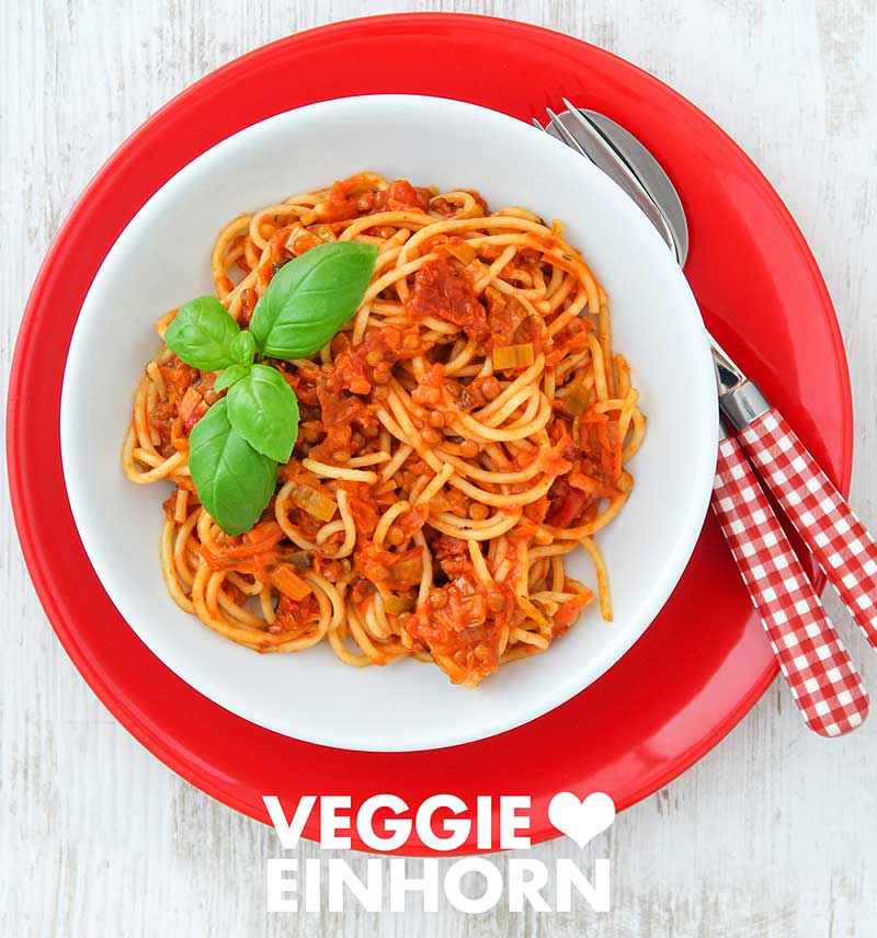 Nudeln mit Linsen Bolognese mit Lauch und getrockneten Tomaten