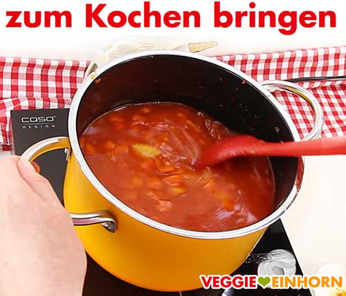 Linsensuppe mit roten Linsen zum Kochen bringen Linsensuppe mit roten Linsen zum Kochen bringen