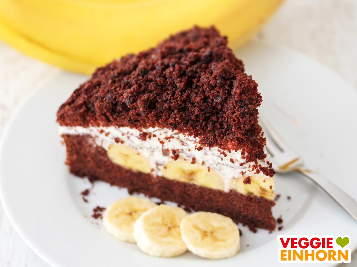 Ein Stück veganer Maulwurfkuchen