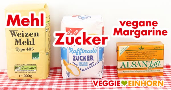 Mehl, Zucker und vegane Margarine für Spitzbuben-Plätzchen Mehl, Zucker und vegane Margarine für Spitzbuben-Plätzchen