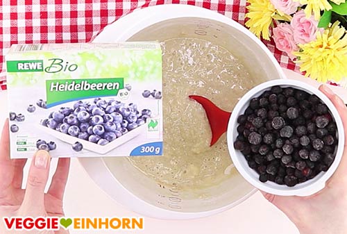 Muffinteig zubereiten mit tiefgekühlten Heidelbeeren