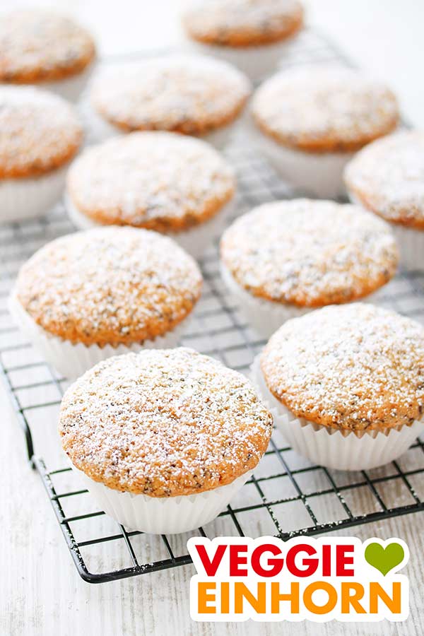 Schnelle Muffins ohne Ei Mit Puderzucker bestreute Muffins ohne Ei