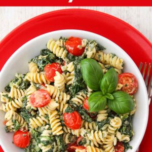 Nudeln mit Spinat und Cherrytomaten