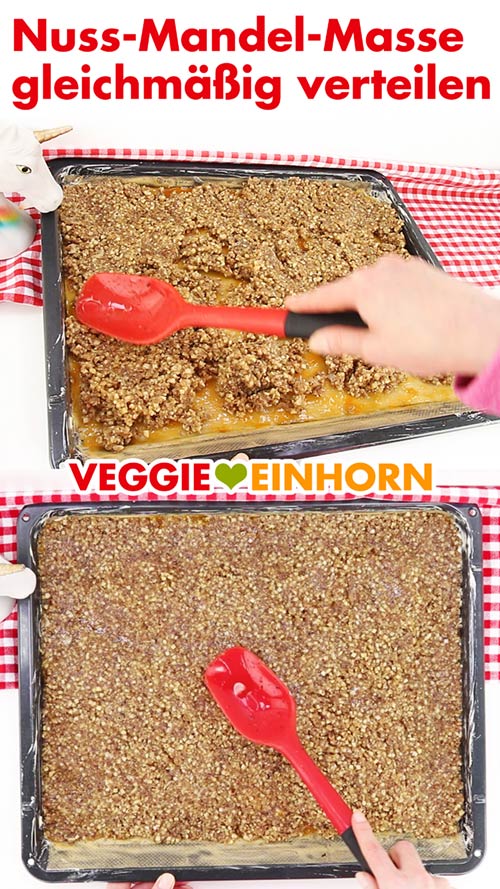 Verteilen des Nussbelages auf den Nussecken Belag für vegane Nussecken verteilen