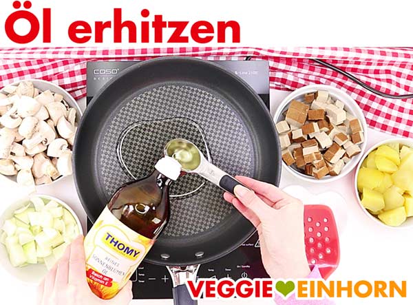 Öl erhitzen für veganes Tofu Gulasch Öl erhitzen