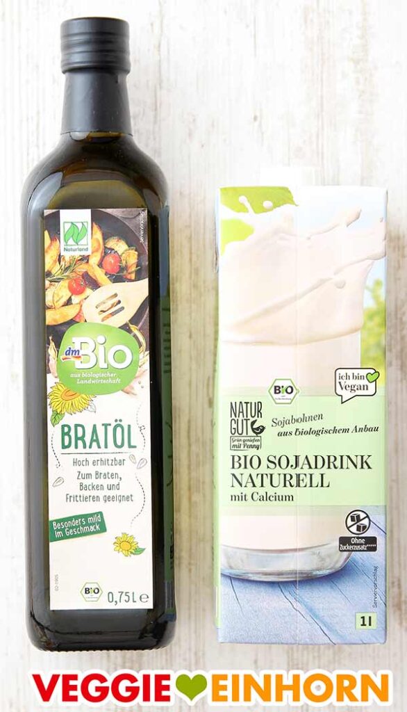 dm Bio Bratöl und Naturgut Sojamilch von Penny Bratöl zum Backen und Sojamilch für veganen Rührteig